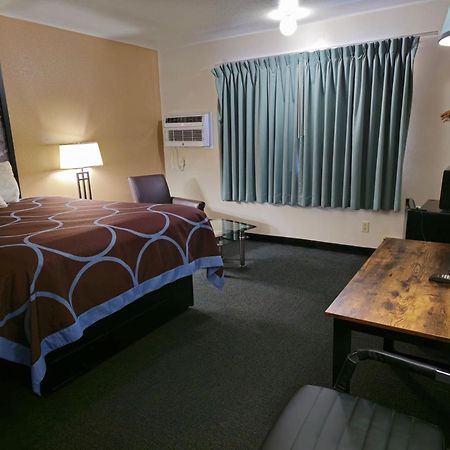 Amerivu Inn And Suites Shawano Wi מראה חיצוני תמונה
