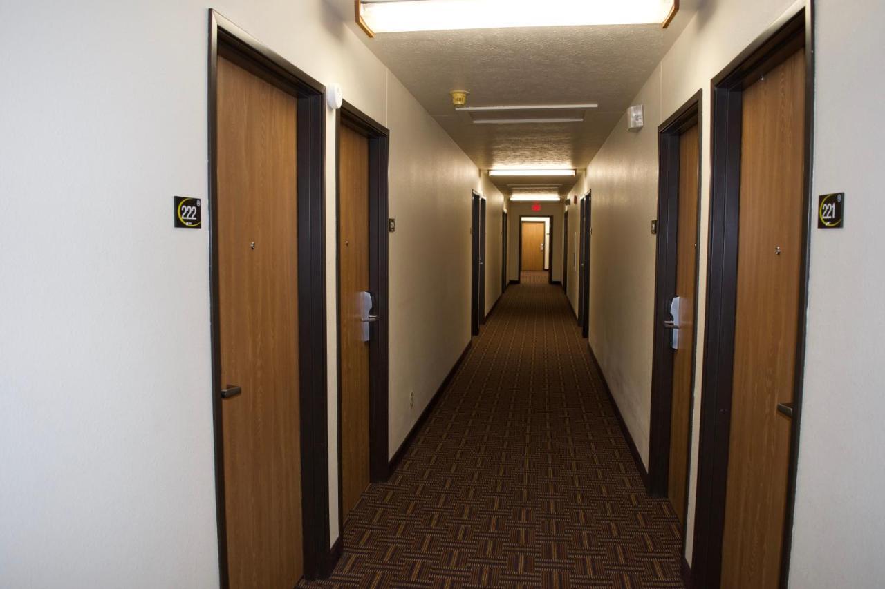 Amerivu Inn And Suites Shawano Wi מראה חיצוני תמונה