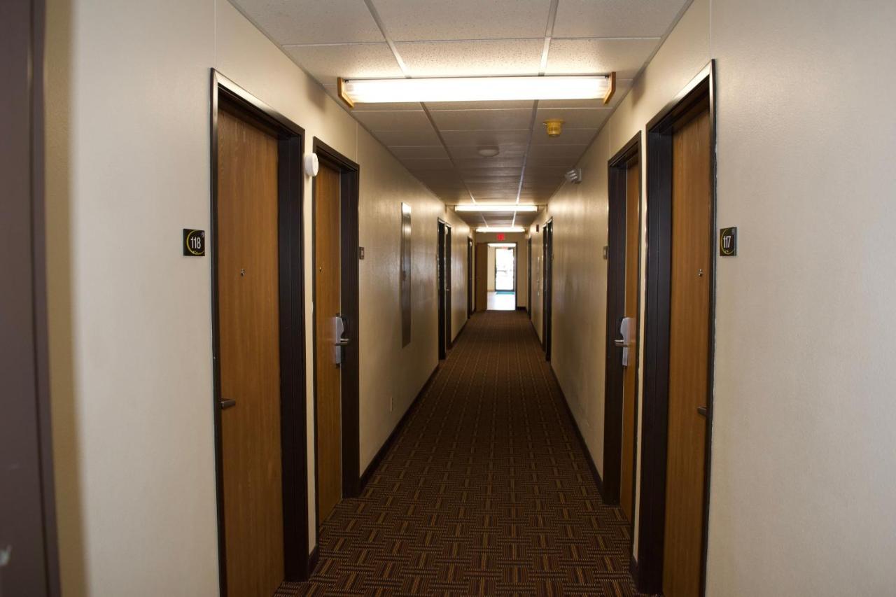 Amerivu Inn And Suites Shawano Wi מראה חיצוני תמונה