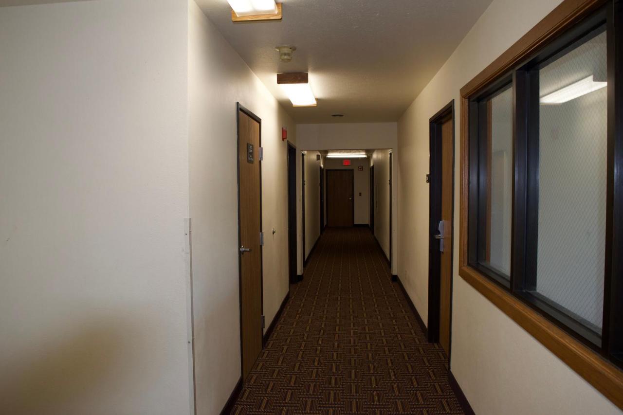 Amerivu Inn And Suites Shawano Wi מראה חיצוני תמונה