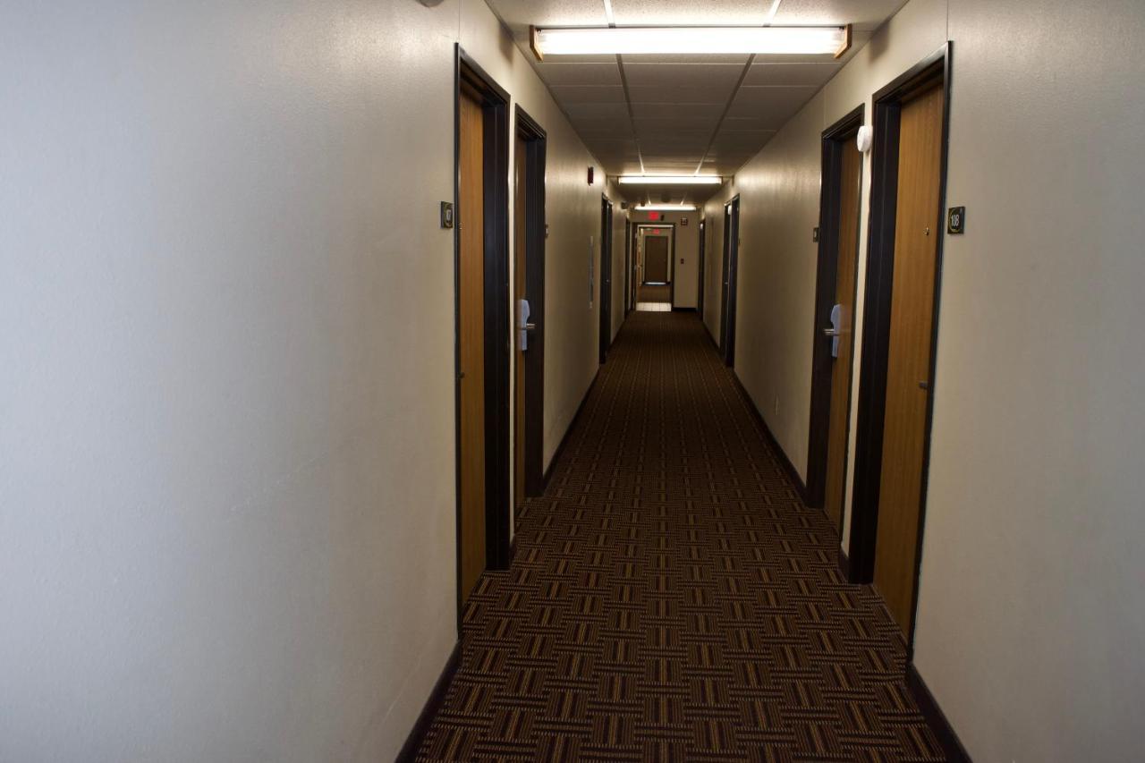 Amerivu Inn And Suites Shawano Wi מראה חיצוני תמונה