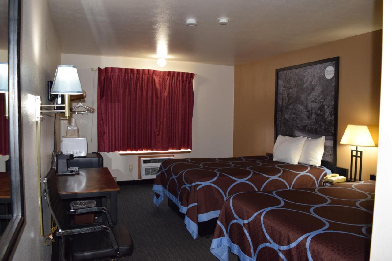Amerivu Inn And Suites Shawano Wi מראה חיצוני תמונה