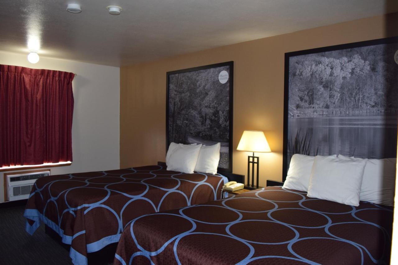 Amerivu Inn And Suites Shawano Wi מראה חיצוני תמונה