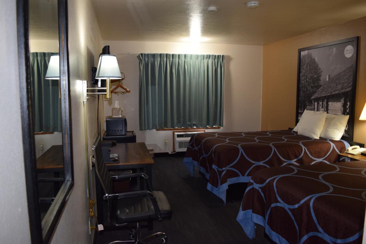 Amerivu Inn And Suites Shawano Wi מראה חיצוני תמונה