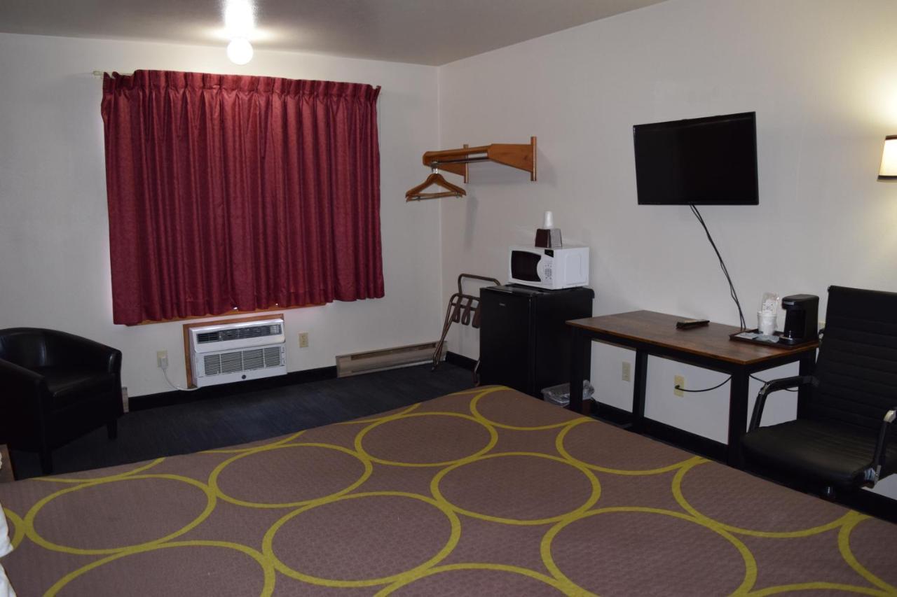 Amerivu Inn And Suites Shawano Wi מראה חיצוני תמונה