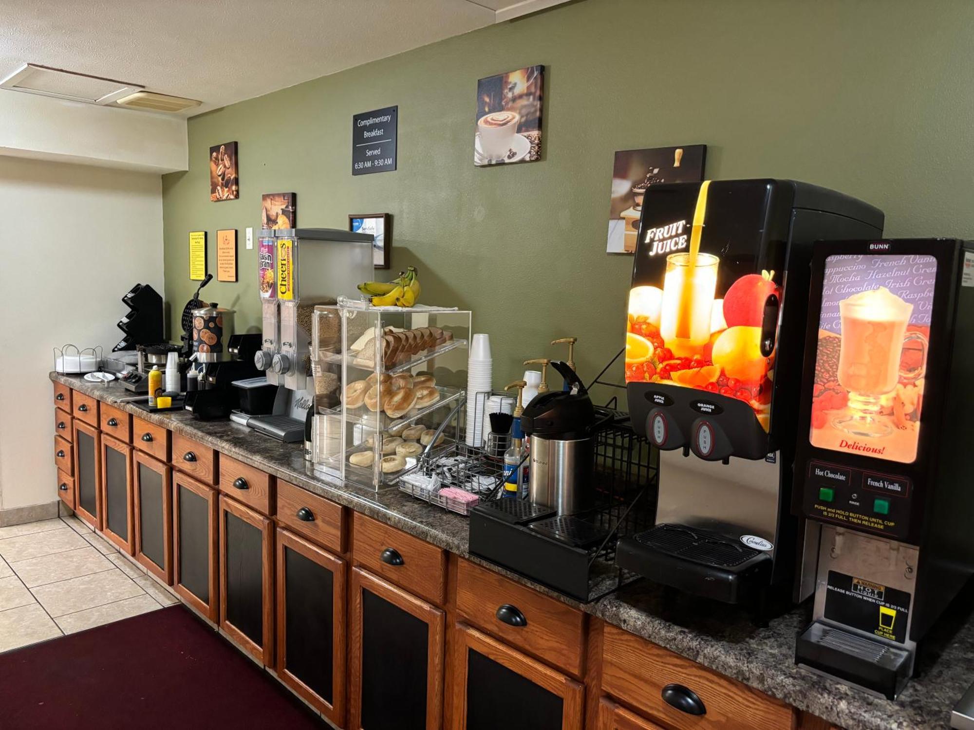 Amerivu Inn And Suites Shawano Wi מראה חיצוני תמונה