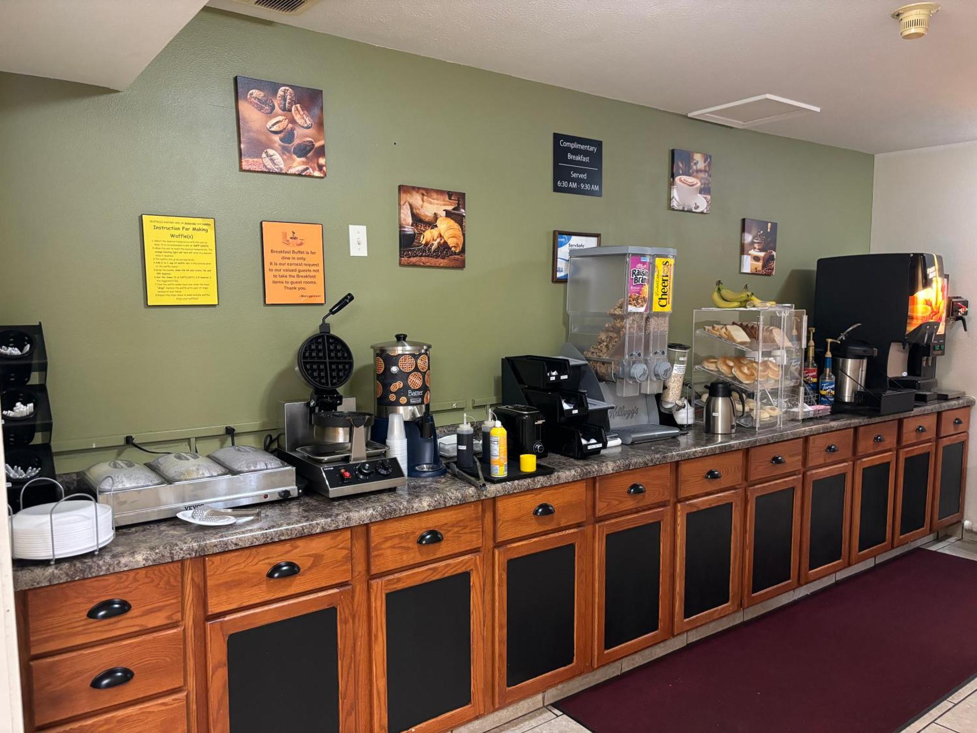 Amerivu Inn And Suites Shawano Wi מראה חיצוני תמונה